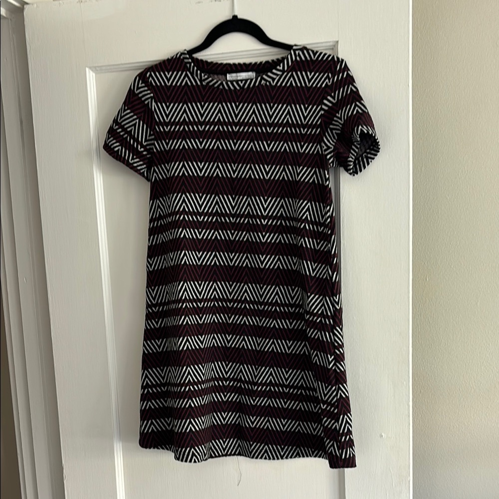 Zara Black Purple Chevron Short Sleeve Dress